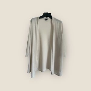 J. Jill Women’s cream lightweight open front cardigan size Medium with defects